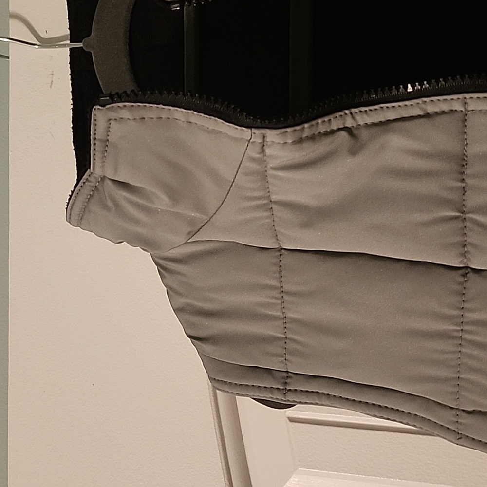 Vest - Picture 3 of 4